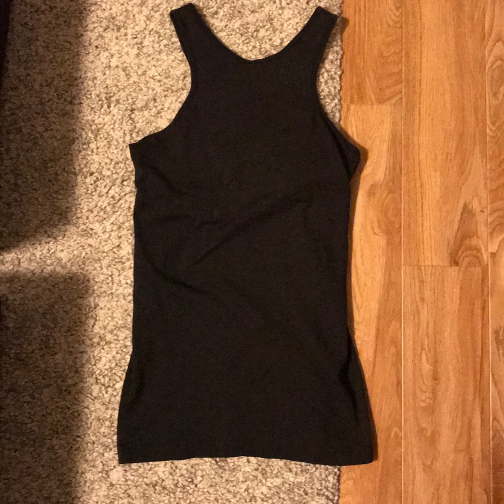 Black Lululemon tank